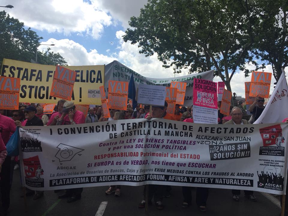 ADICAE reúne a miles de víctimas frente al Congreso para exigir la devolución de la estafa de Fórum-Afinsa-AyN