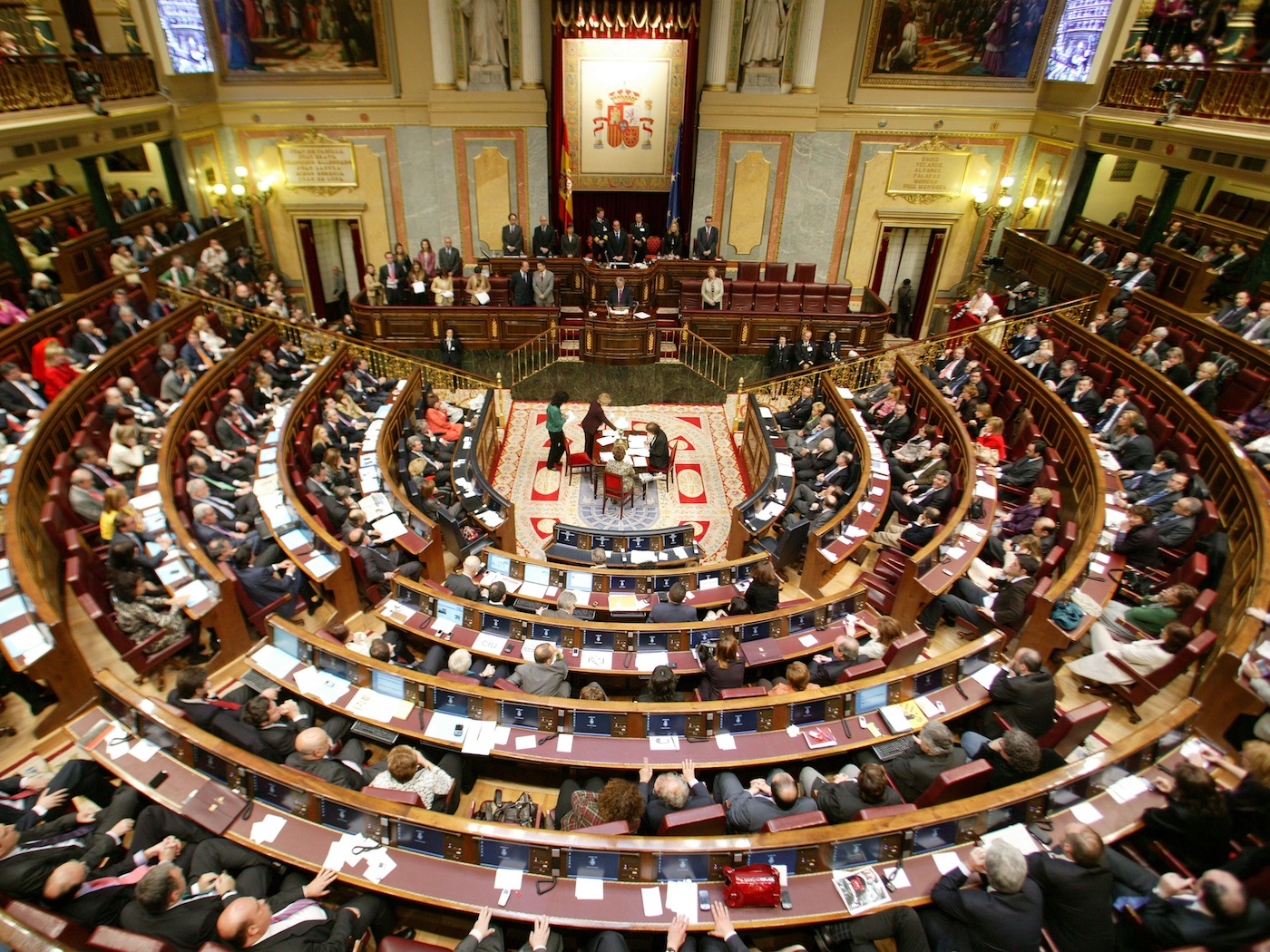 ADICAE pide al Congreso la defensa de los millones de pequeños ahorradores accionistas frente al Decreto Caixabank