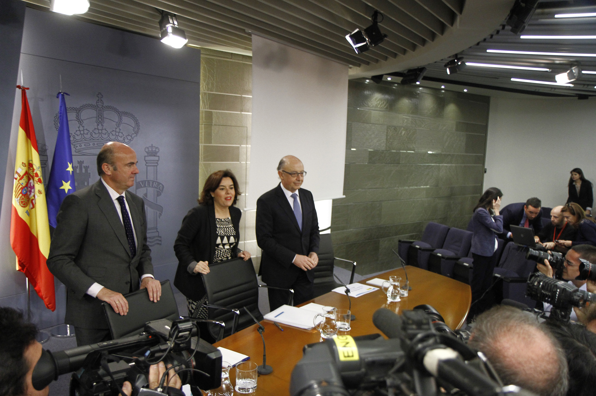 La «reforma de la Ley Hipotecaria» anunciada por De Guindos se convierte en una batería de medidas de blindaje de la banca
