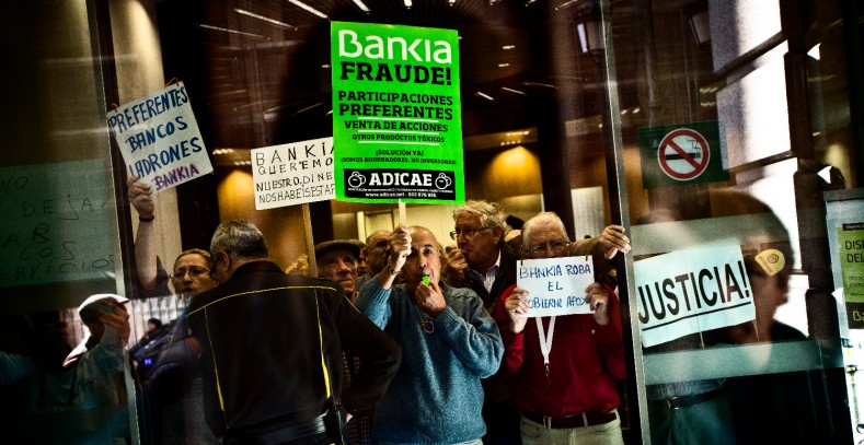 Banco de España y CNMV, deslegitimados para dirigir la educación financiera tras ser cómplices de la banca en los fraudes