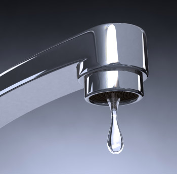 El precio del agua sigue creciendo y la diferencia entre ciudades se dispara