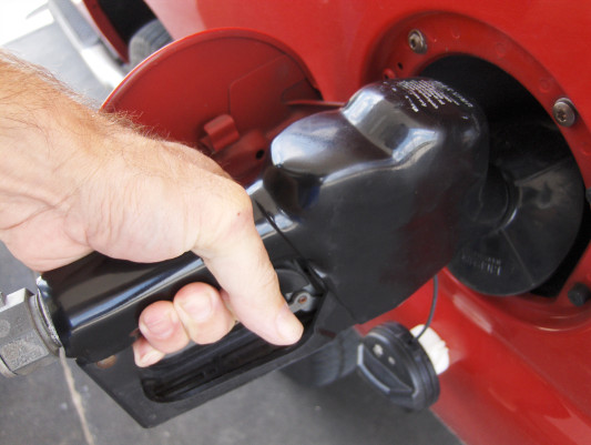 Industria dice que la gasolina está cara porque no se abren gasolineras… Pero hay más por habitante que en Europa