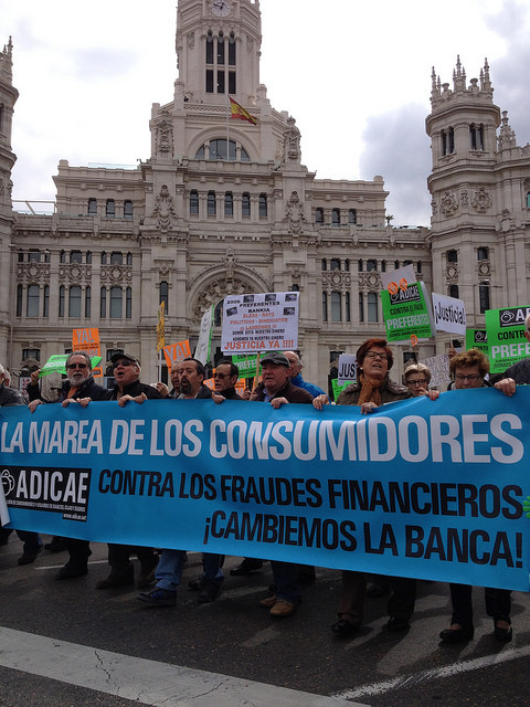 Éxito de las movilizaciones de ADICAE en 16 ciudades bajo el lema ‘Planta cara a los bancos’