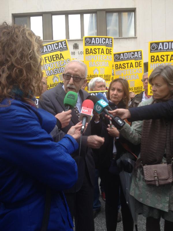 Manuel Pardos: «La banca se lleva, de modo fraudulento, entre 4.000 y 5.000 millones de euros por las cláusulas suelo»