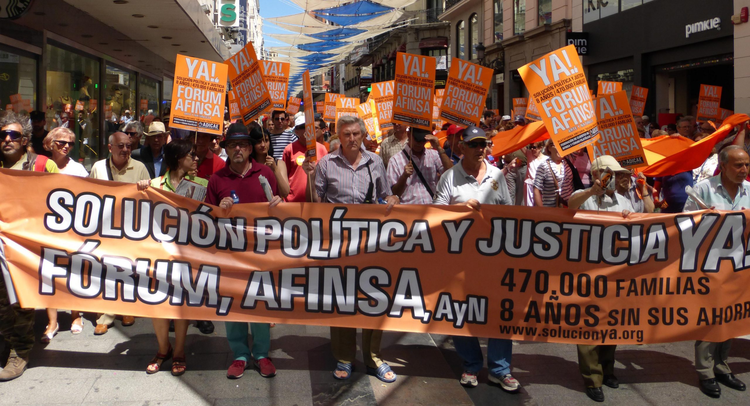 Miles de afectados por Fórum y Afinsa reclaman dignidad, justicia y solución al grito de ‘sí se puede, pero no quieren’