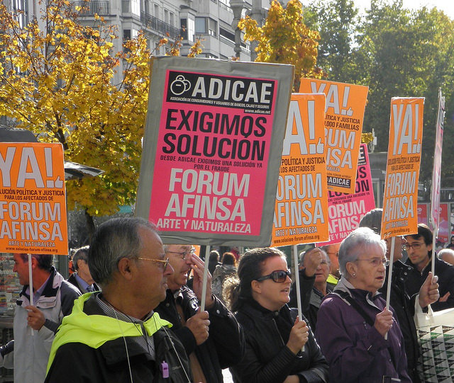 Un millar de afectados acude al Congreso reclamando que el acuerdo parlamentario alcanzado no se quede en un ‘brindis al sol’