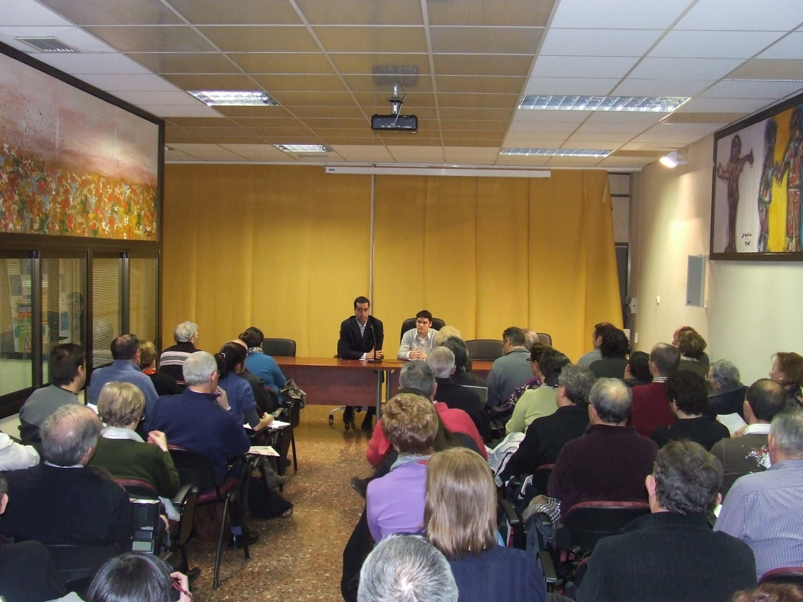 Masiva afluencia de consumidores a las asambleas informativas sobre participaciones preferentes organizadas por ADICAE en toda España