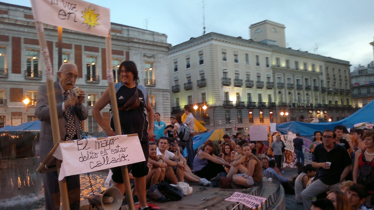 Las comisiones de economía, vivienda, jurídicas y otras del movimiento 15M acogen las propuestas de ADICAE sobre los abusos de la Banca