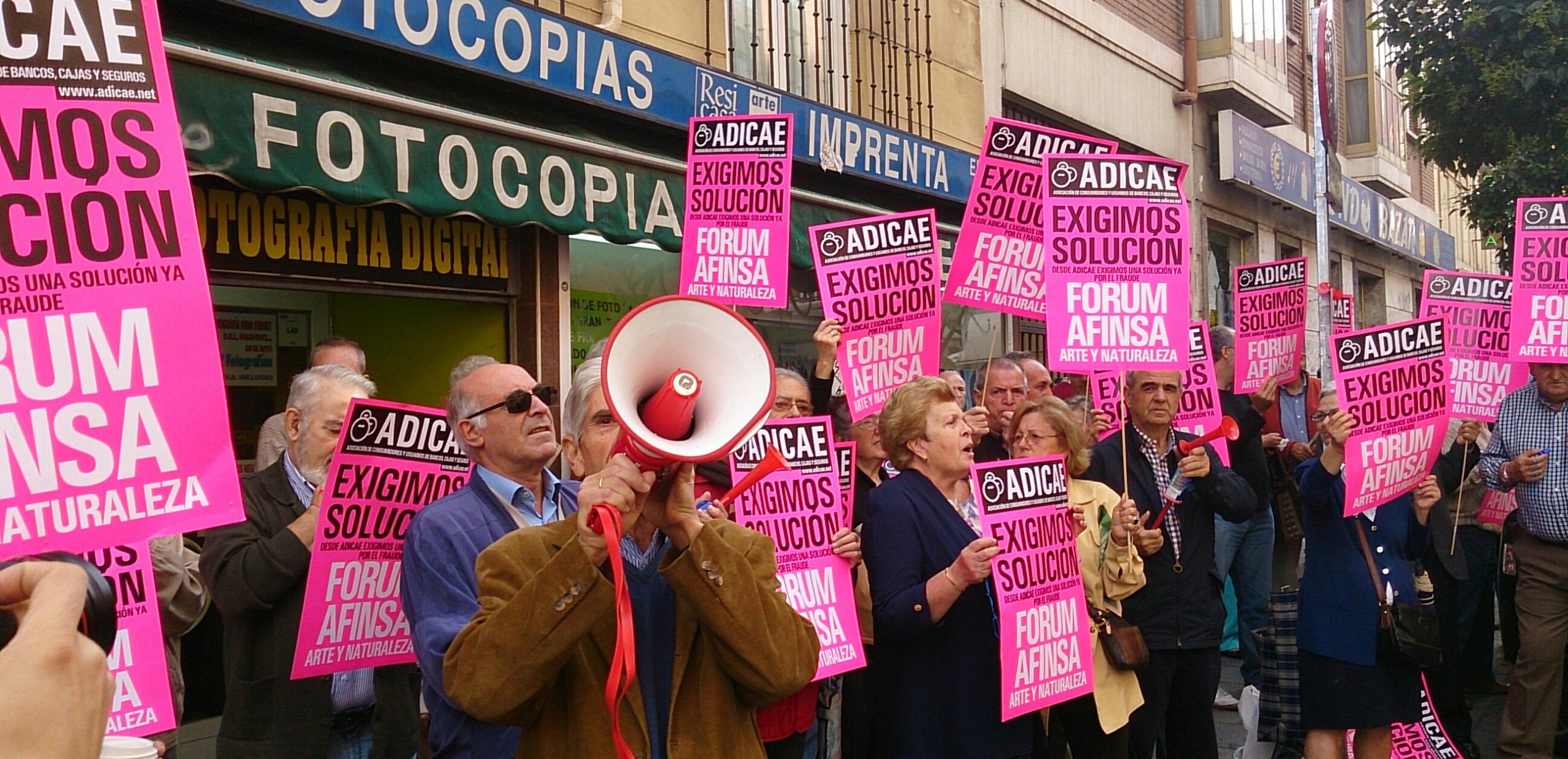 Cientos de afectados de Forum, Afinsa y Arte y Naturaleza exigen una solución a su caso