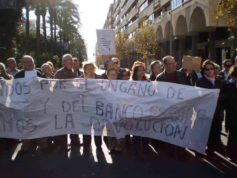 ADICAE inicia las demandas judiciales contra ocho grandes entidades y prepara una gran movilización en toda España para el próximo fin de semana