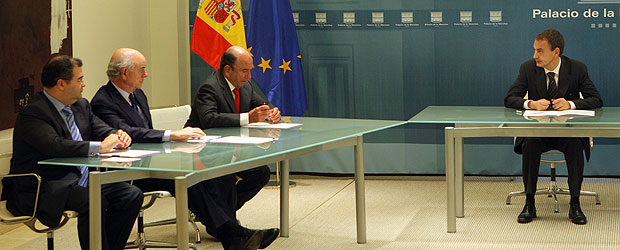 Ante la extremadamente grave situación económica, urge una democratización inmediata del sistema financiero