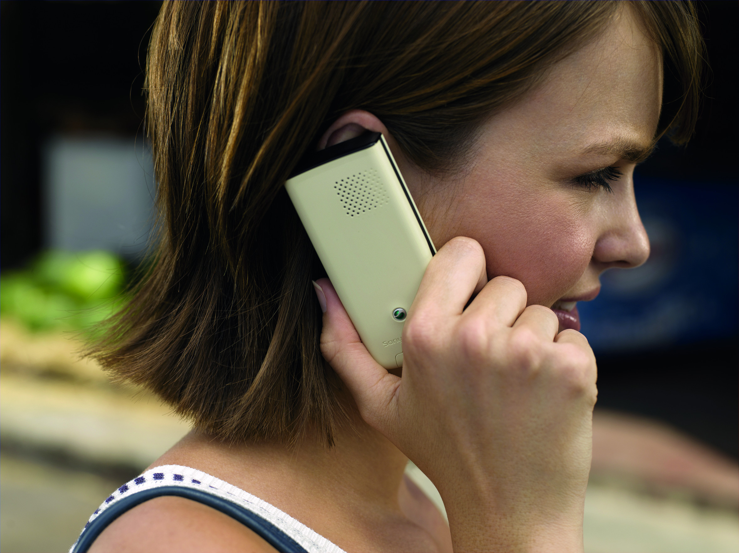 ¿Anuncios sin IVA? Las compañías de telefonía móvil ‘minimizan’ el precio real