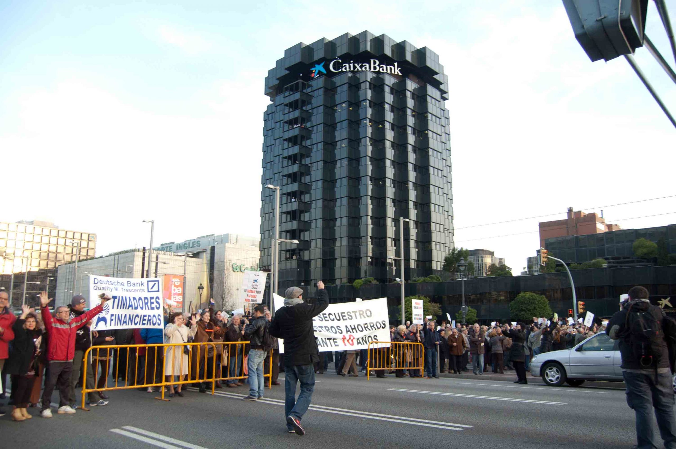 ¡Ven con ADICAE a las juntas de obligacionistas y accionistas de CaixaBank y presiona para defender tus derechos y hacer oír tu voz!