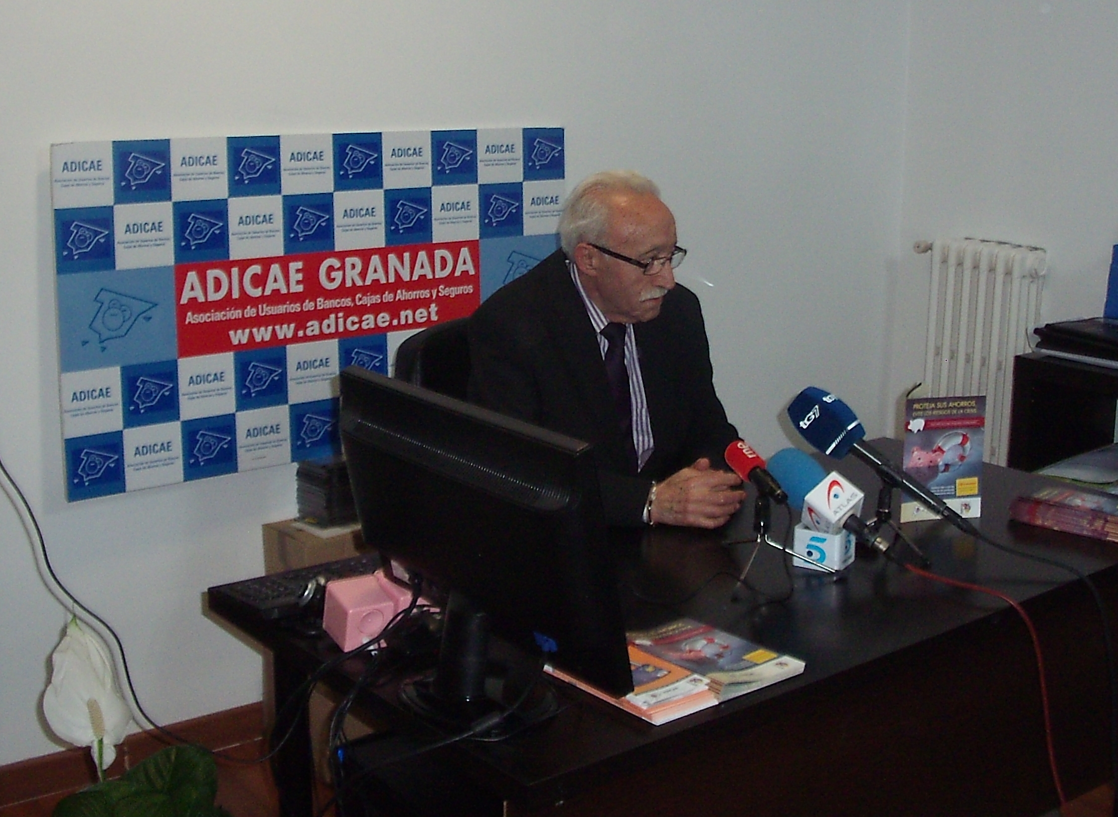 Es necesario levantar una ola de indignación contra el gran fraude de los productos tóxicos de la banca