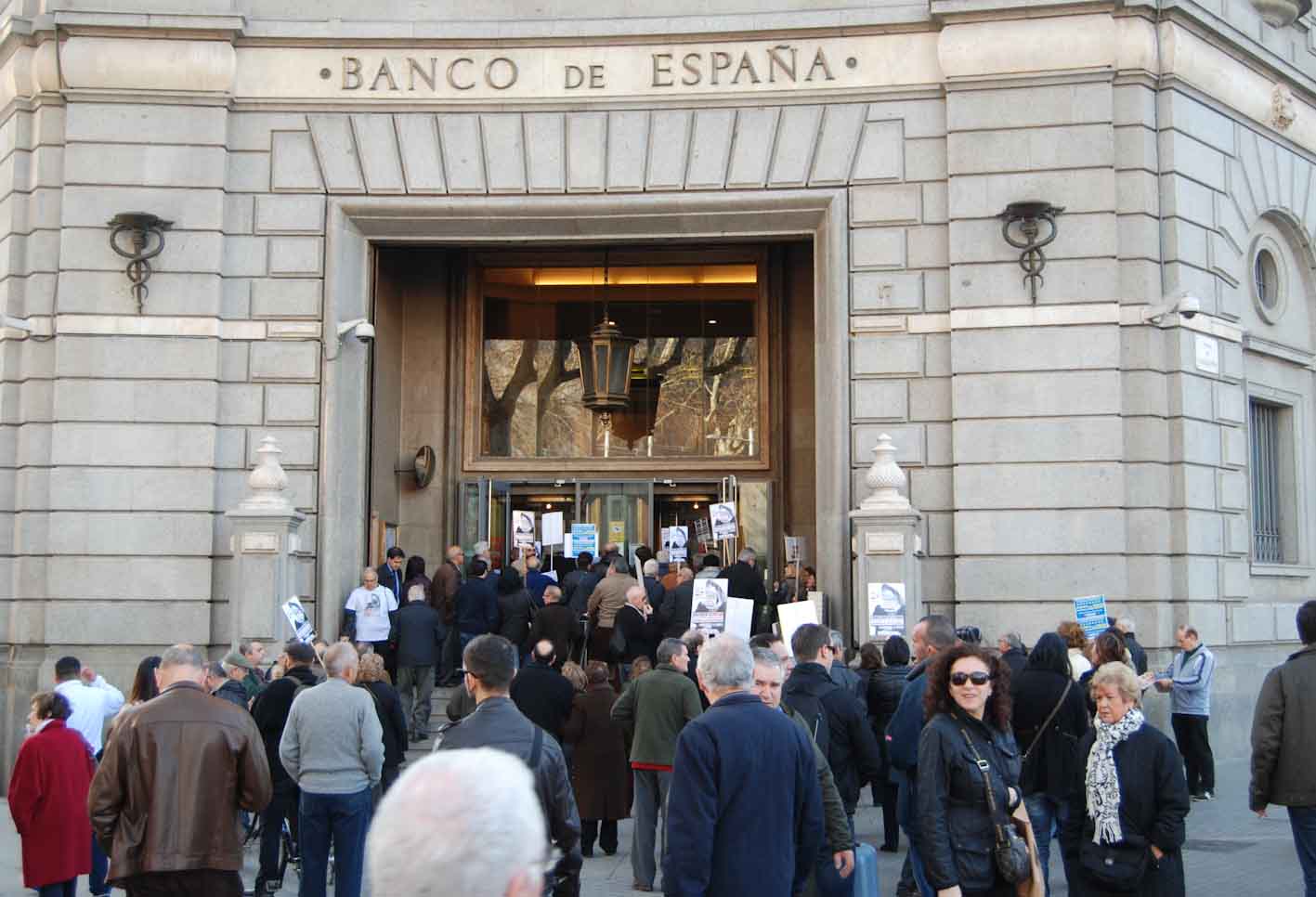 El Congreso planea obligar a los consumidores a estudiar al menos 24 horas un contrato financiero antes de que lo firmen