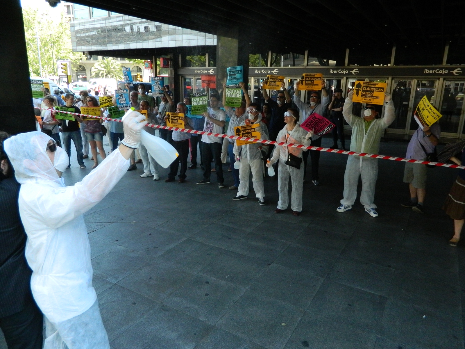 ADICAE fumiga a la banca contra la pandemia de productos tóxicos