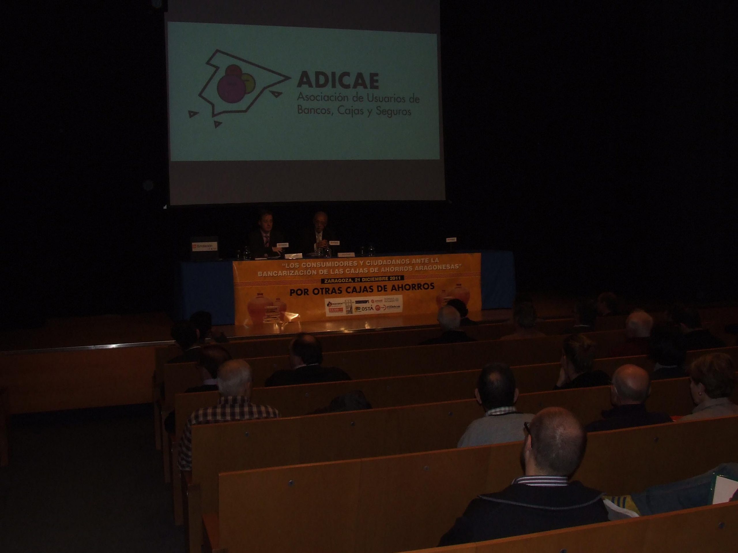 ADICAE y otros colectivos sociales impulsarán una ILP que recoja propuestas ciudadanas en materia de cajas de ahorros