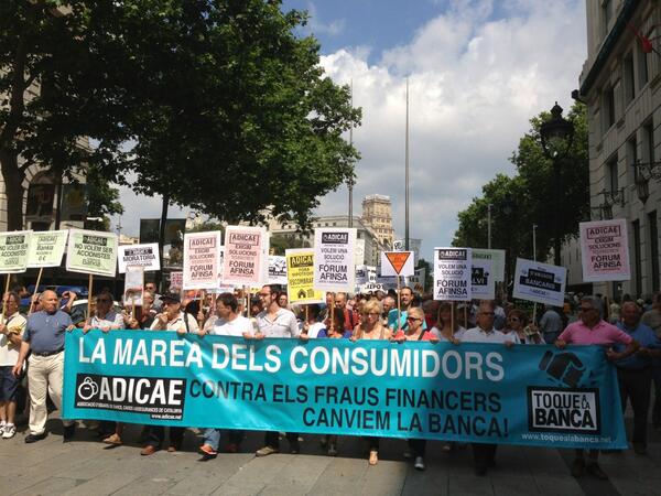 La Marea de los Consumidores desborda España en una ola de indignación contra los abusos bancarios y los lobbies económicos