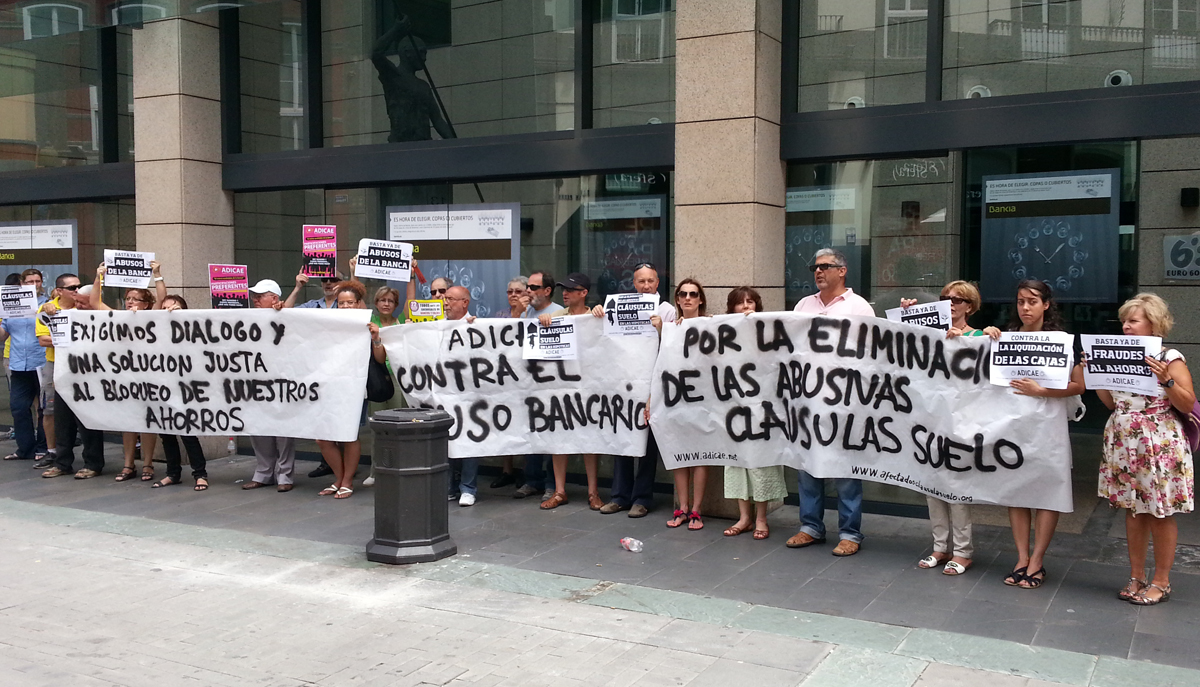 Cientos de consumidores claman en toda España por la eliminación de las cláusulas suelo