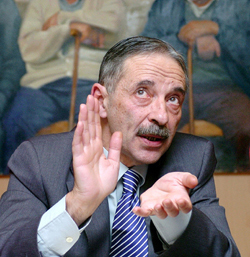 El presidente de la CNMV, Julio Segura, analiza la crisis financiera pero se olvida de los pequeños ahorradores