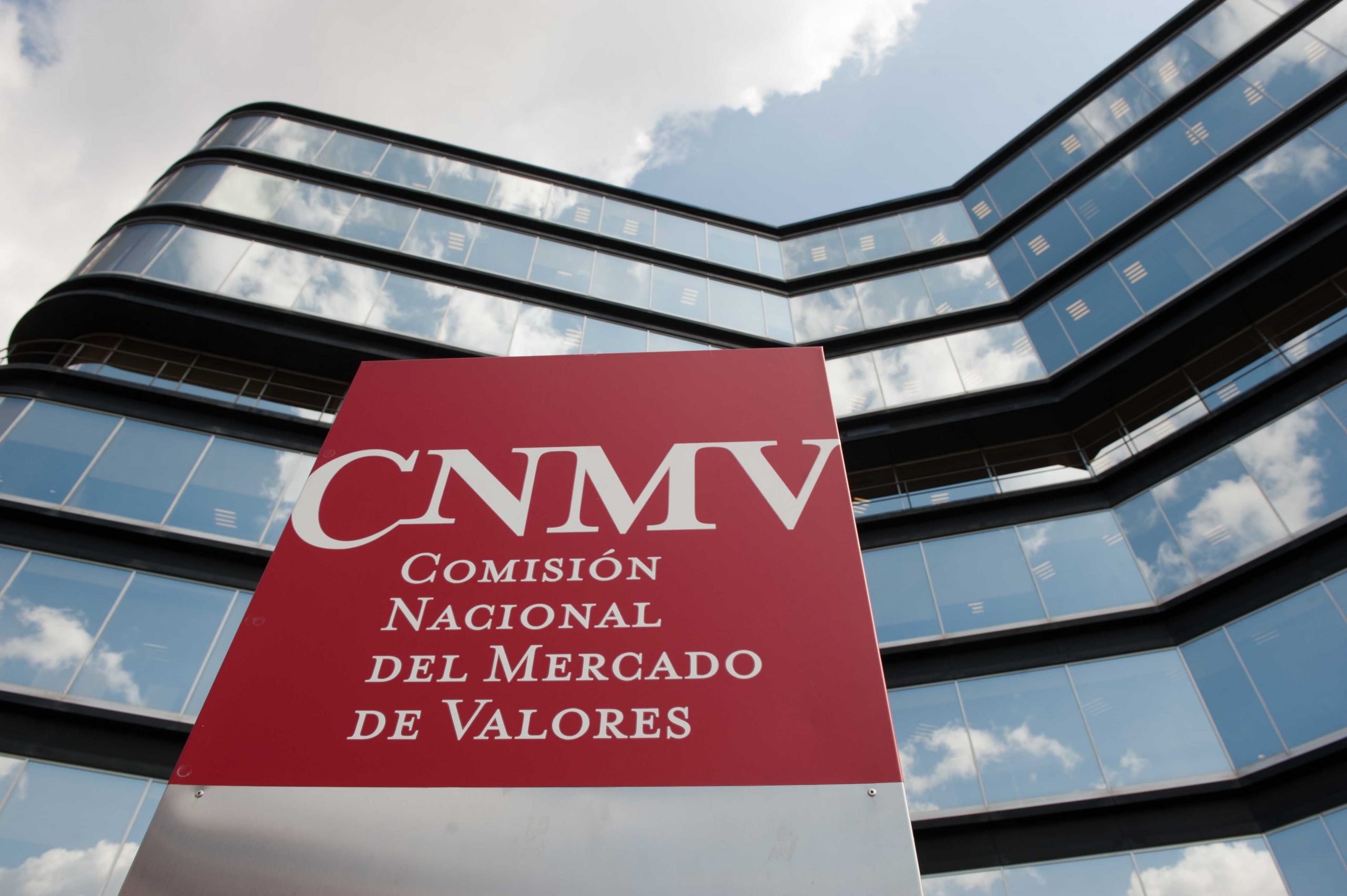 ADICAE cuestiona la efectividad de las multas de la CNMV a la banca en el marco MIFID2