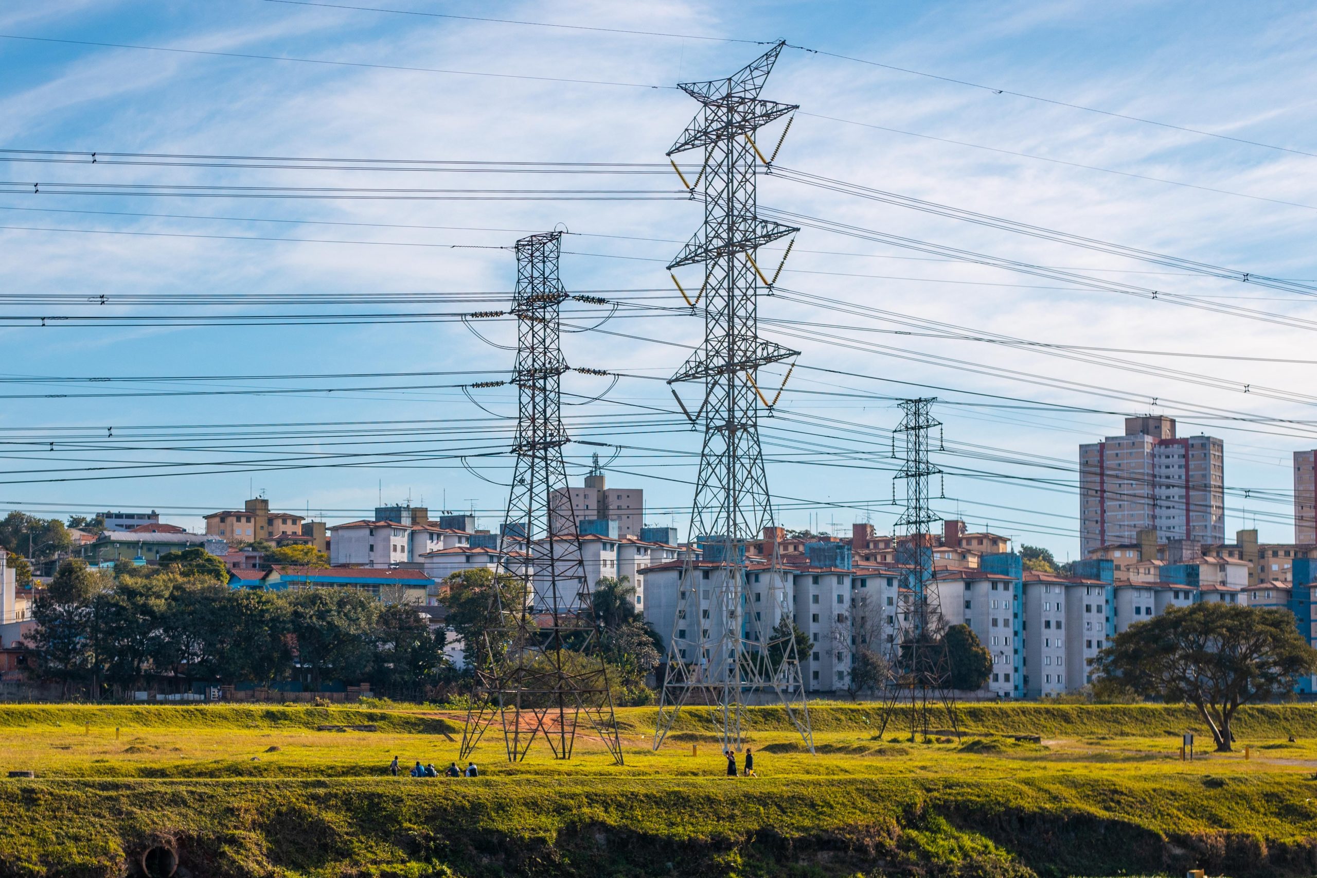 Torres de energía transmisión de luz